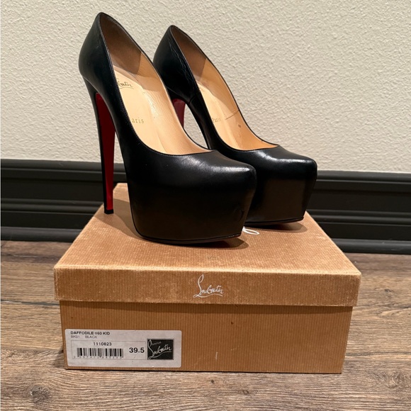 Christian Louboutin Black Leather Daffodile Platform Pumps size 39.5 - Picture 9 of 9